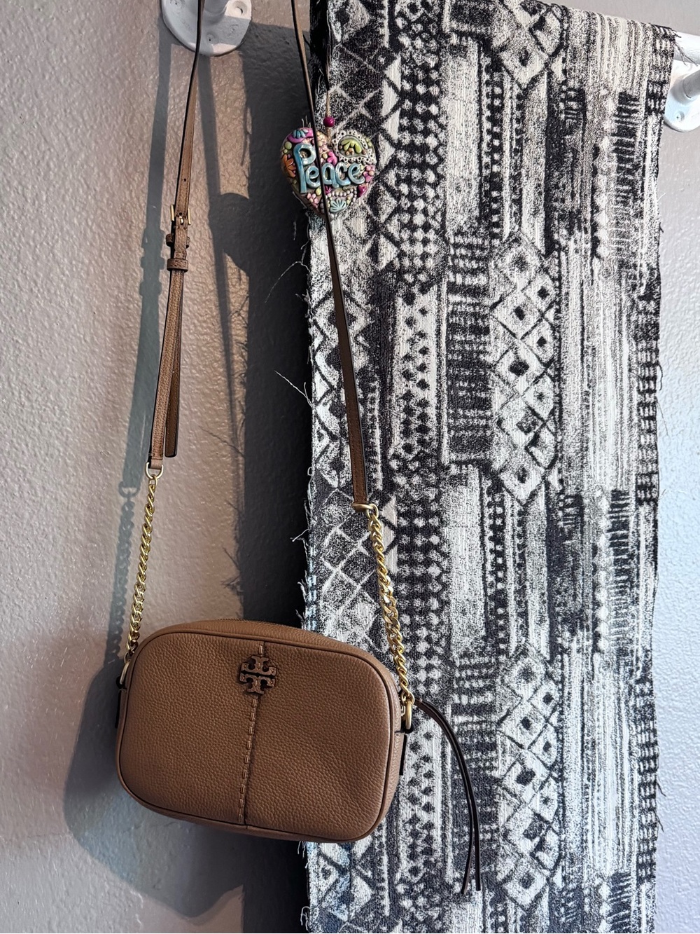 Tory Burch Camel/Tan Pebbled Leather Crossbody with Gold Logo - Picture 2 of 3